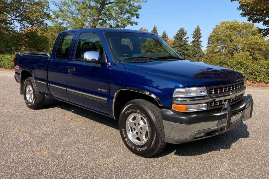 12k-Mile 2001 Chevrolet Silverado LS 1500 4x4 Extended Cab for sale on BaT  Auctions - sold for $21,001 on November 24, 2020 (Lot #39,590) | Bring a  Trailer