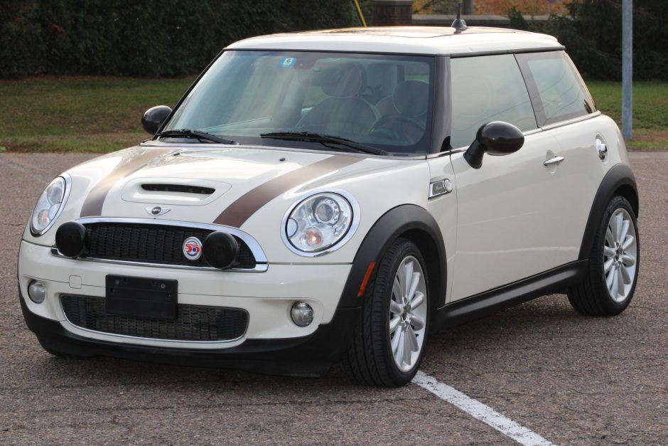 No Reserve: 2010 Mini Cooper S Mayfair Edition 6-Speed for sale on BaT  Auctions - sold for $14,005 on January 3, 2022 (Lot #62,754) | Bring a  Trailer