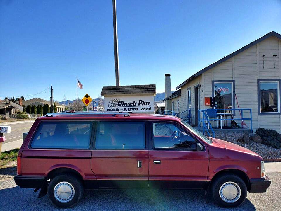1990 Plymouth Grand Voyager LE
