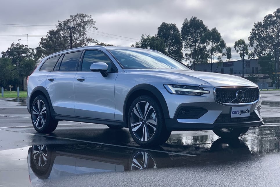 2022 Volvo V60 Cross Country review: Wagon gets the SUV treatment, but  should you just buy a Subaru Outback? | CarsGuide