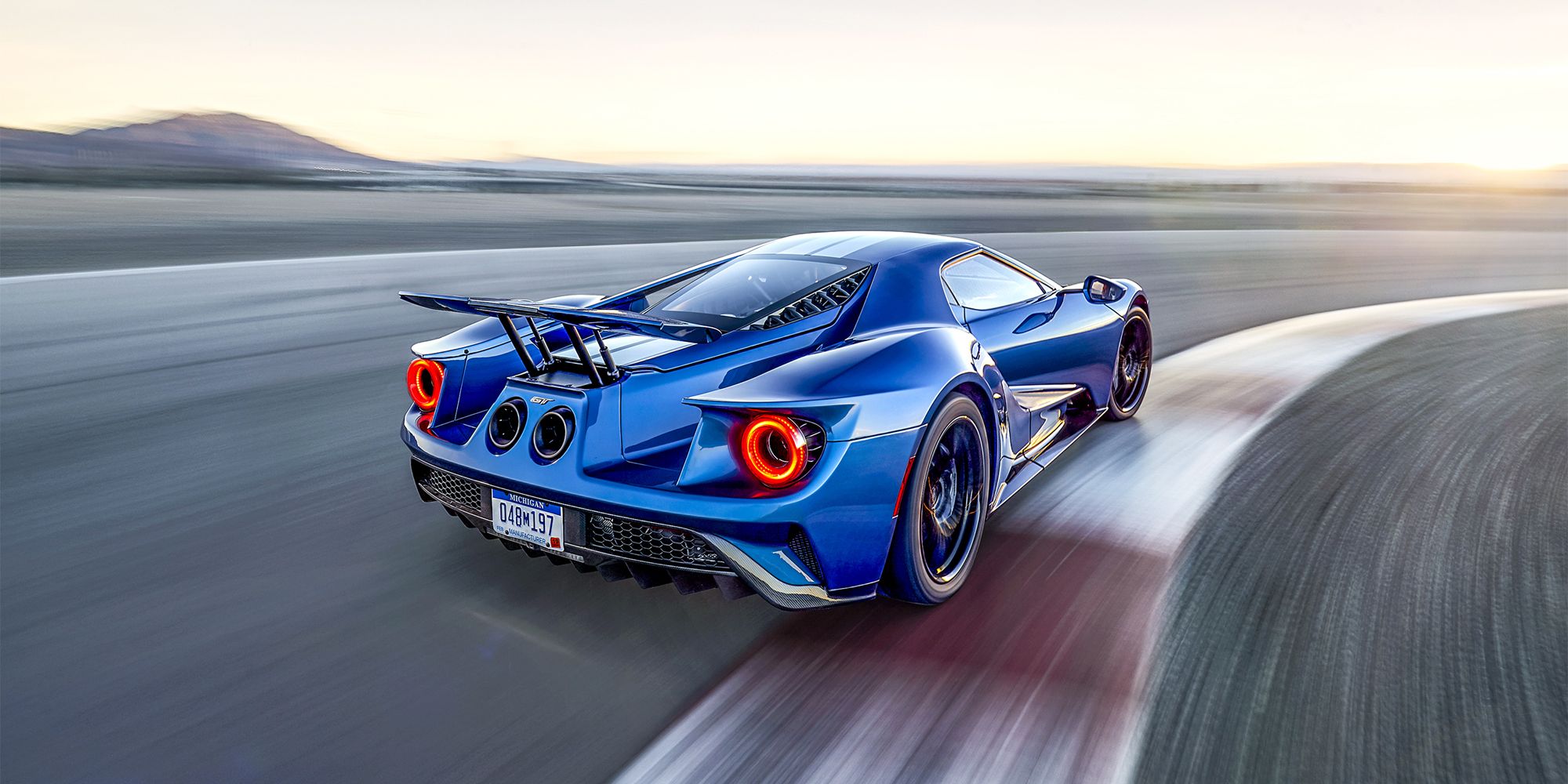 What It's Like to Drive the New 2017 Ford GT - Ford Accepting Applications  to Own $450,000 GT