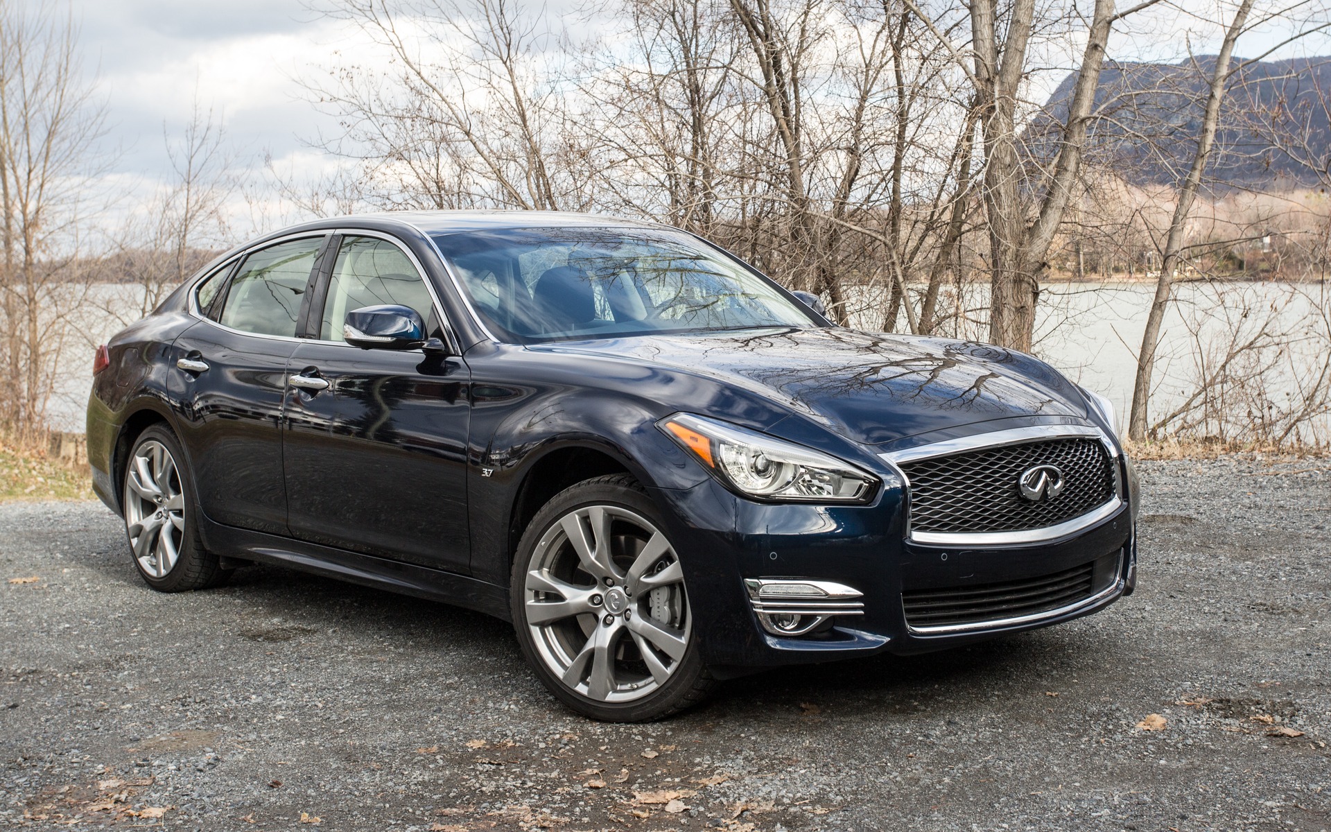 The 2015 Infiniti Q70: Overshadowed Luxury - The Car Guide