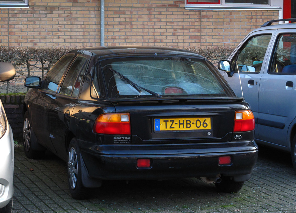 1998 Kia Sephia hatchback 1.5i | Place: 's-Hertogenbosch | Flickr