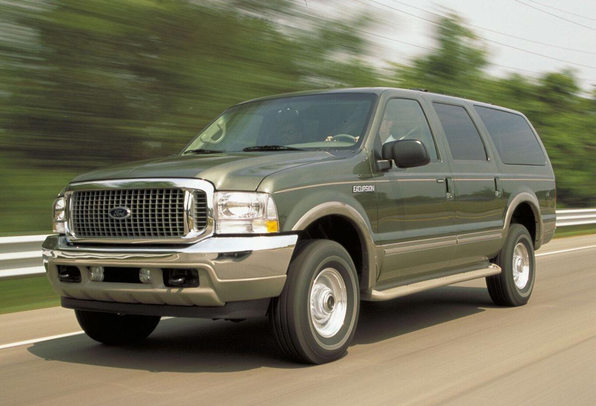 2000-2006 Ford Excursion) Anyone here own/owned this vehicle? This is my  favorite. : r/Ford