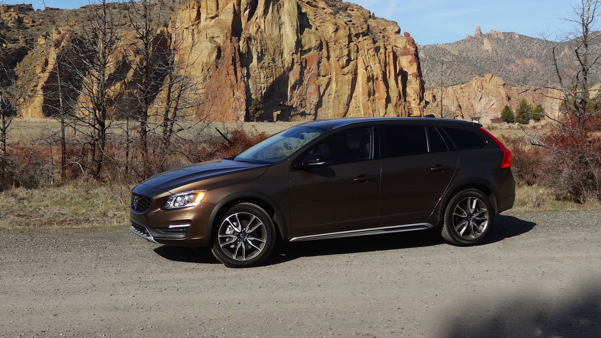 Video Review: Volvo V60 Cross Country, Good for the Long Haul - The New  York Times