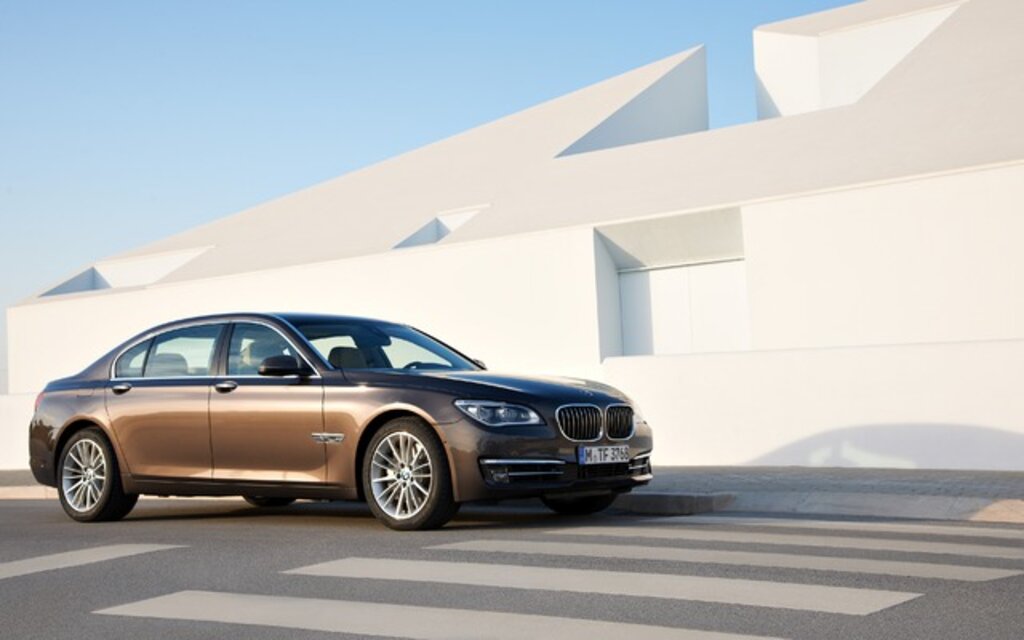 2015 BMW 7 Series 4dr Sdn ActiveHybrid 7 L RWD Specifications - The Car  Guide