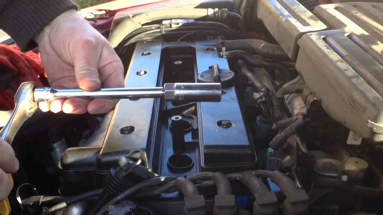 Replacing the Spark Plugs in a 2008 Suzuki Reno - YouTube