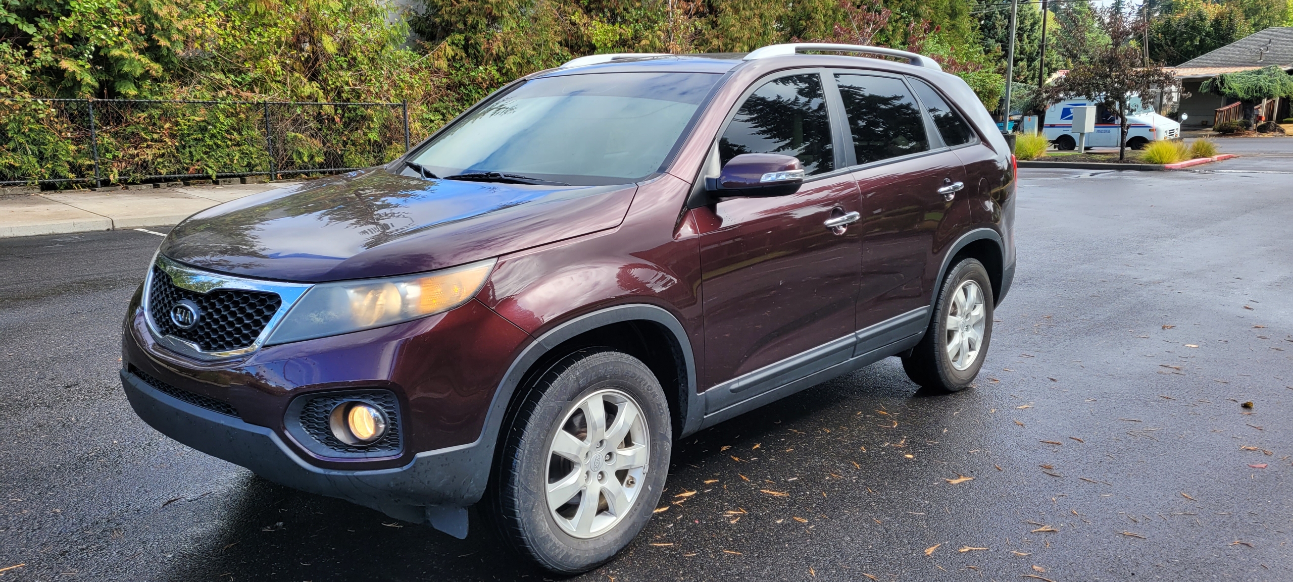 SUPER FUN~4 CYLINDER ~ 2011 KIA SORENTO LX SUV~ WE LOVE THESE...AND IT'S  PURPLE! CALL NOW! - Top Auto Brokers