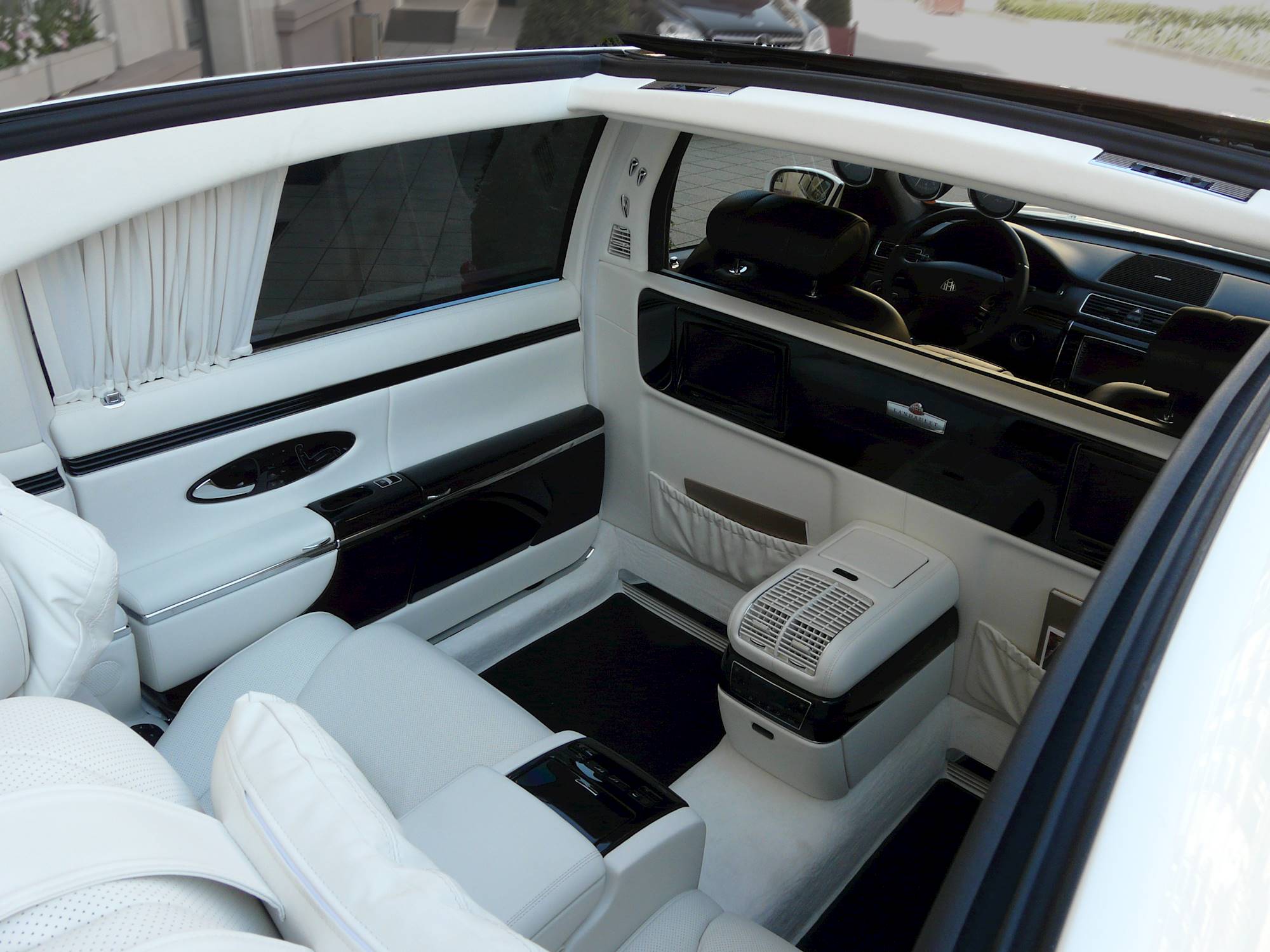 2011 Maybach Landaulet Base - Convertible 6.0L V12 Twin-turbo auto