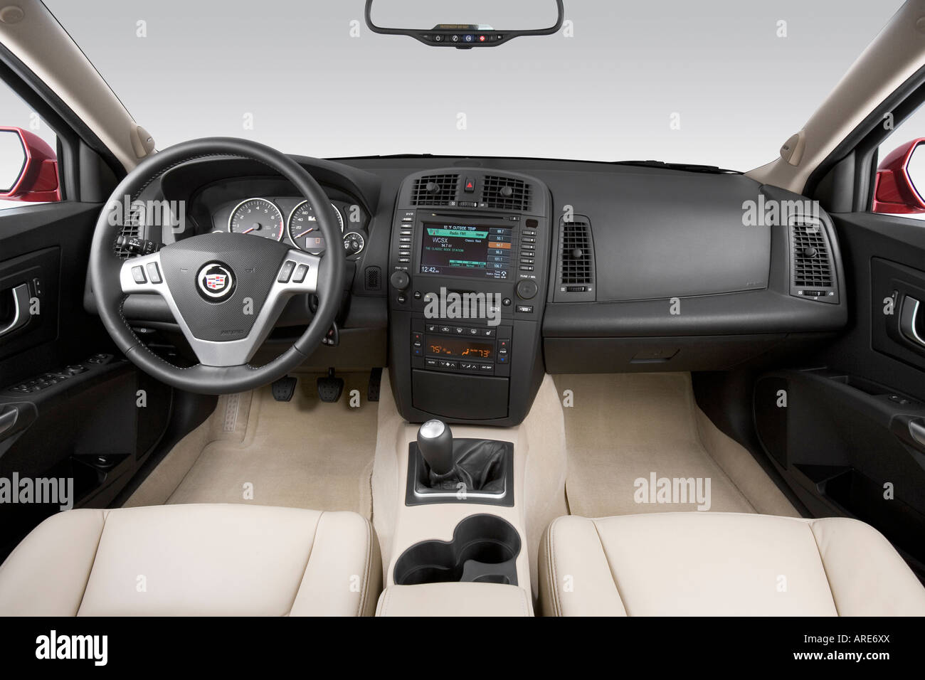 2006 Cadillac CTS-V in White - Dashboard, center console, gear shifter view  Stock Photo - Alamy