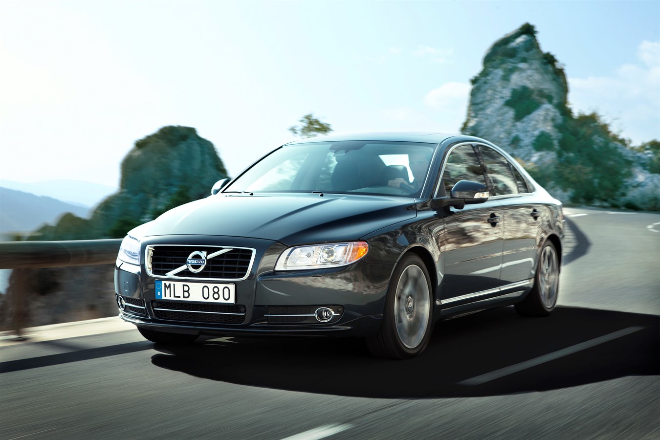 The enhanced Volvo S80 - first class exclusiveness and driving properties -  Volvo Car USA Newsroom