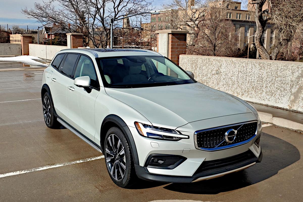 Review: 2020 Volvo V60 is a wagon without compromise