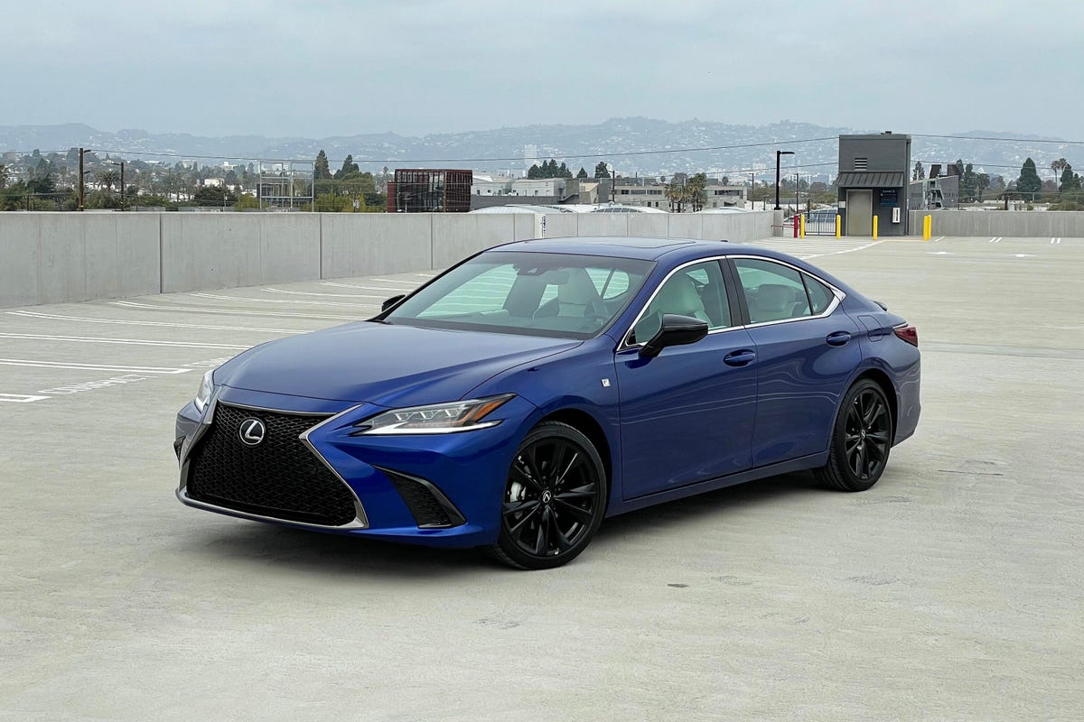 2021 Lexus ES 350 review: Sporty looks, but a cruiser at heart - CNET