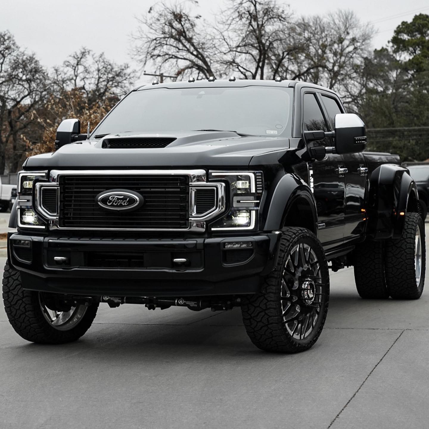 Pitch Black, Lifted Ford F-450 Dually on Spiked 26s Is Not Your Average  “Hi-Riser” - autoevolution