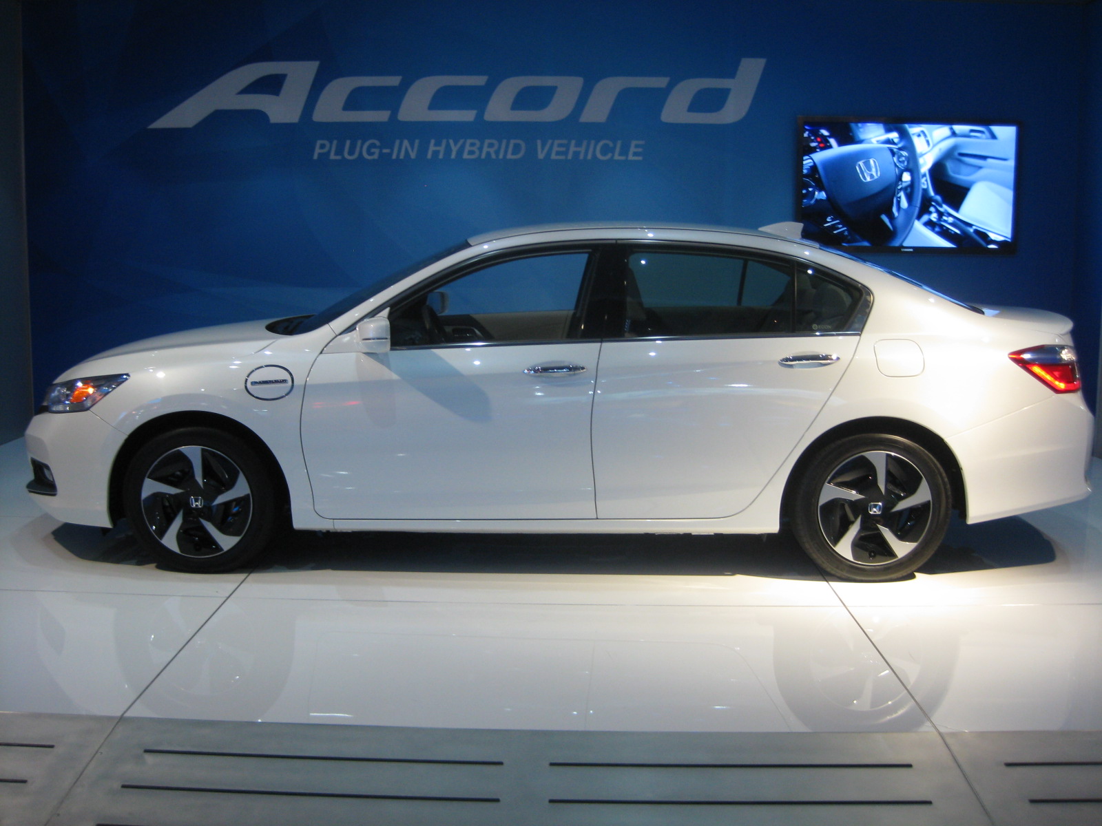 Honda – 2013 Accord Plug-In Hybrid Side | Todd Bianco's  ACarIsNotARefrigerator.com Blog