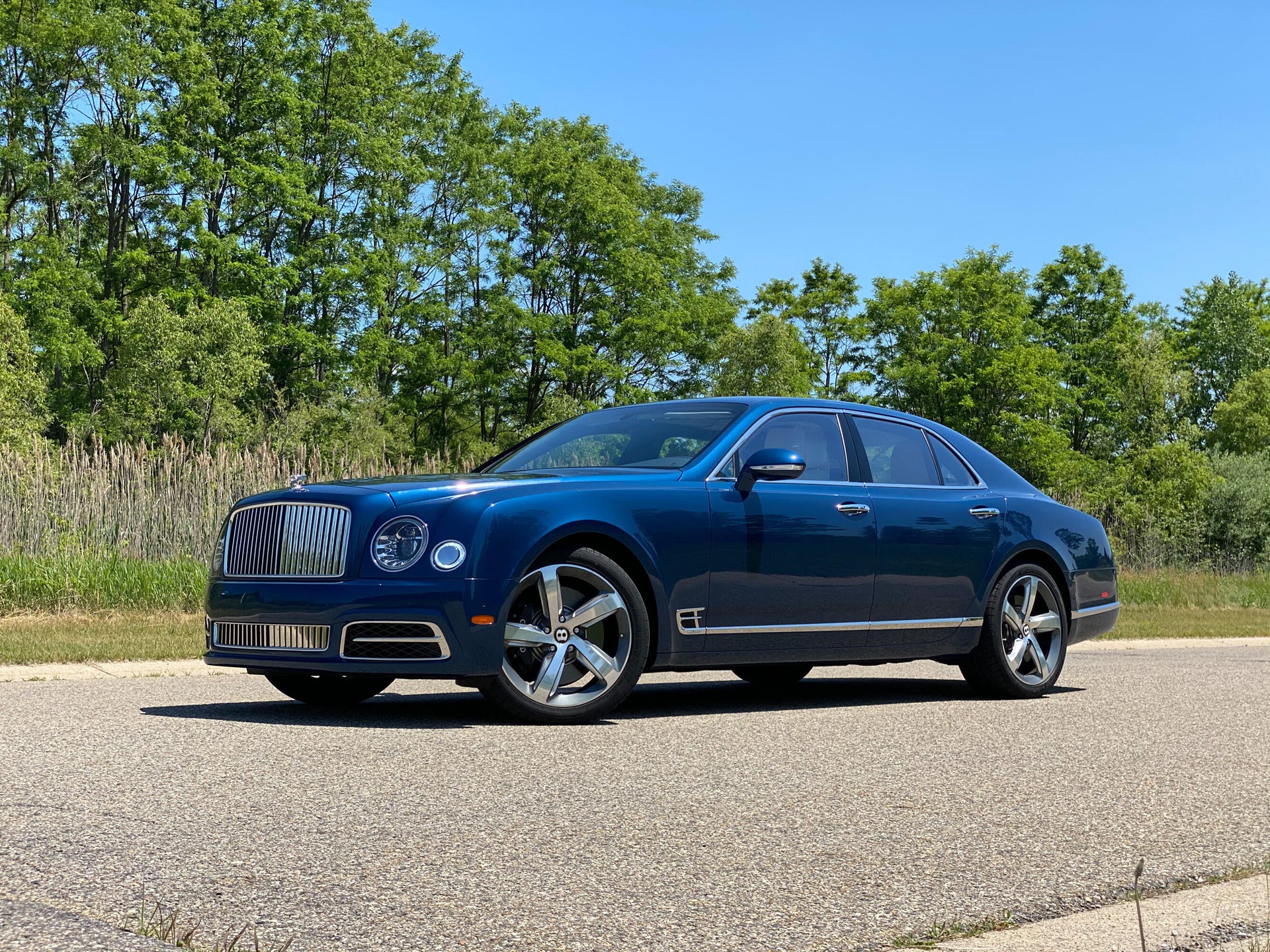 Requiem for a heavyweight: Saying goodbye to the Bentley Mulsanne and its  6.75L V8 - CNET