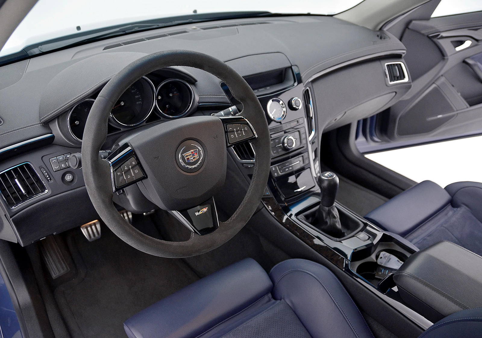 2010 Cadillac CTS-V Sedan Interior Photos | CarBuzz