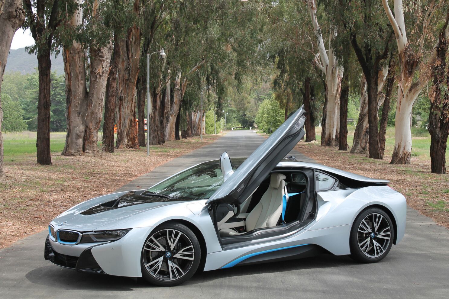 2014 BMW i8 plug-in hybrid: High performance but with a conscience - Los  Angeles Times