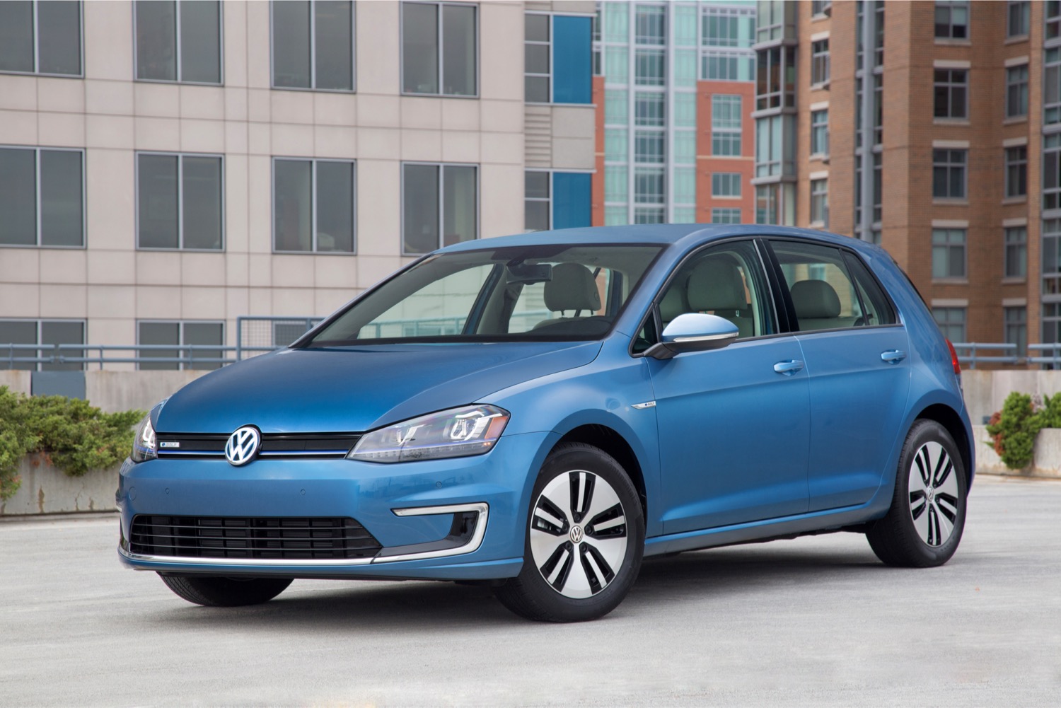 2016 Volkswagen e-Golf SE: $30K Price For New Electric Car Version