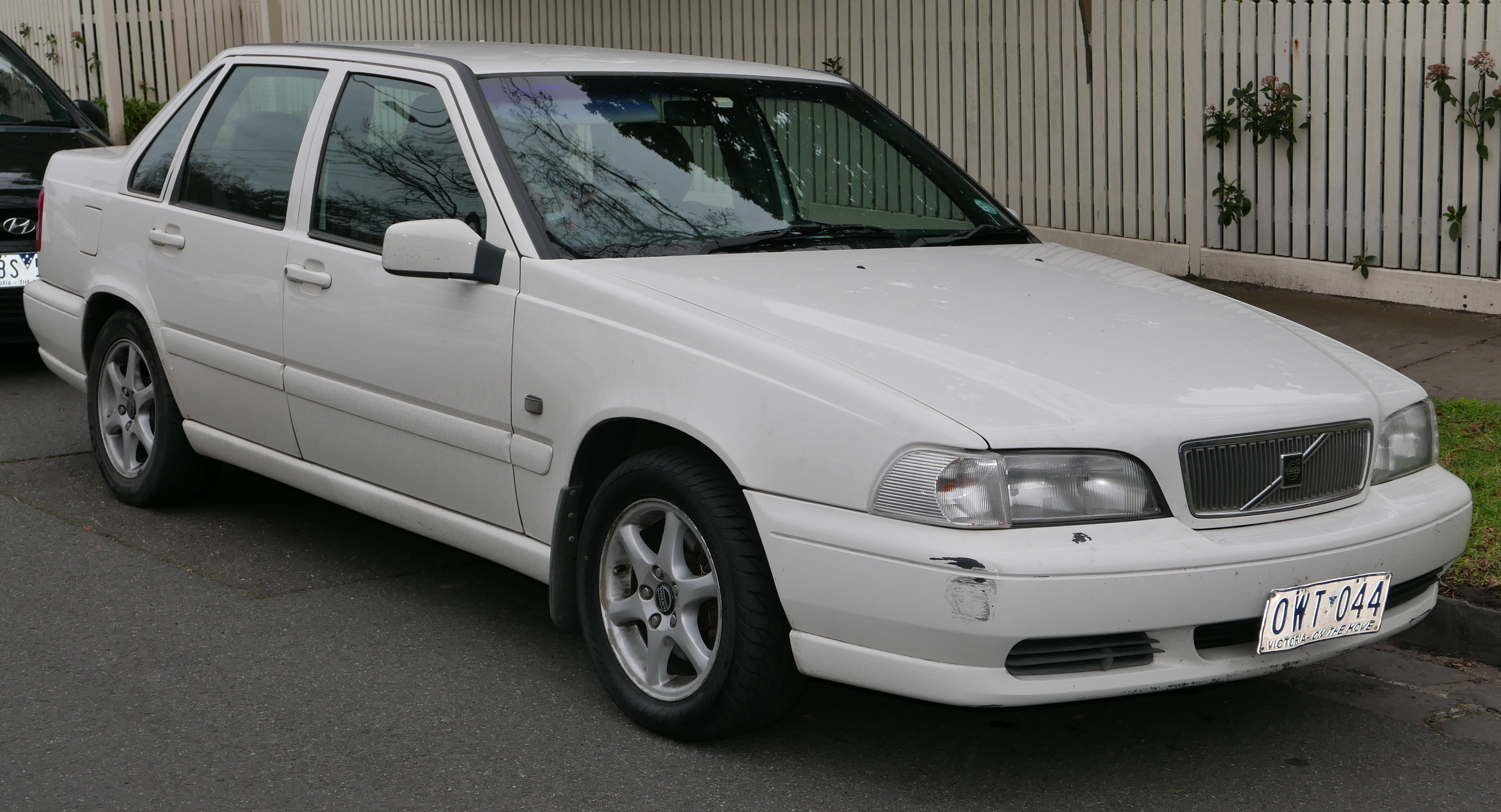 File:1998 Volvo S70 2.5T sedan (2015-07-09) 01.jpg - Wikimedia Commons