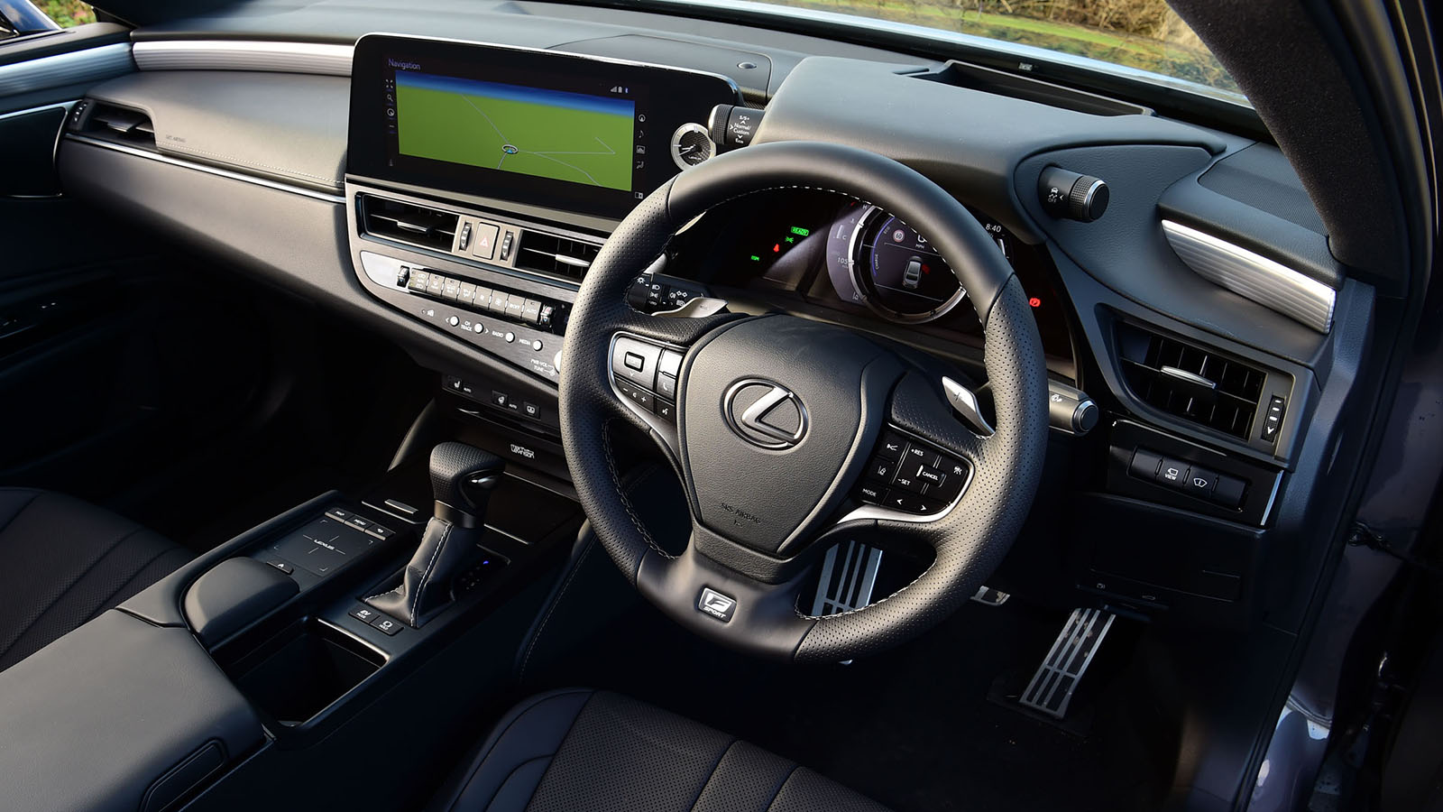 Lexus ES 300h interior & comfort | DrivingElectric