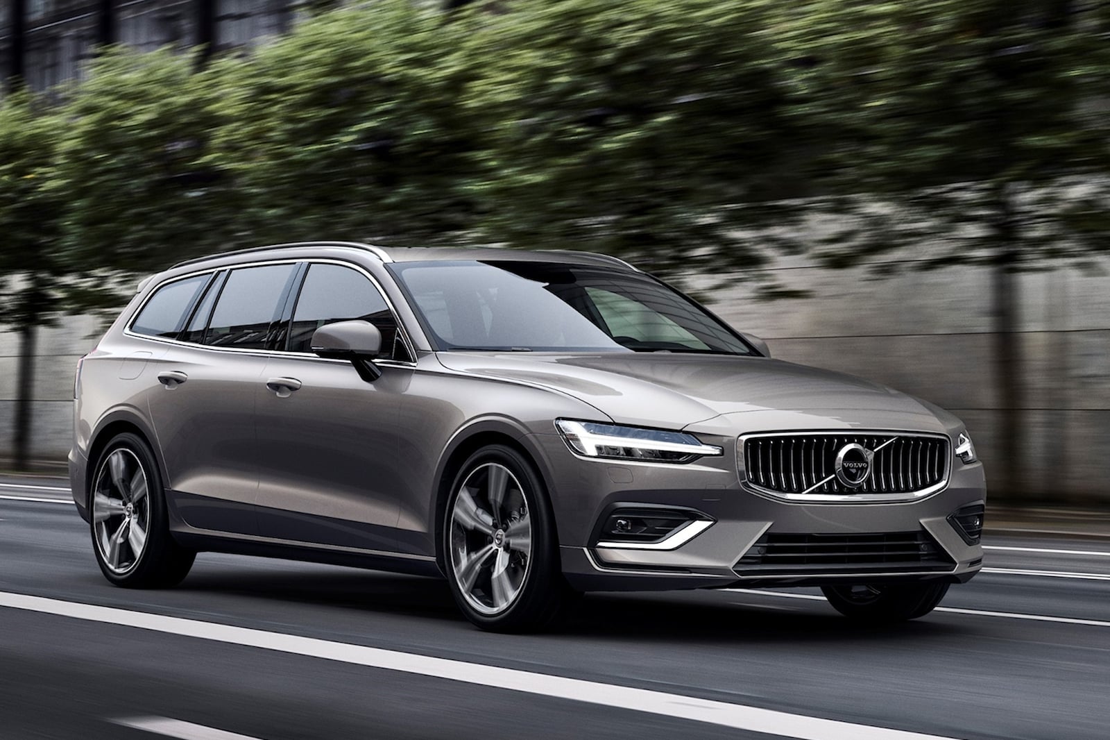 2022 Volvo V60 Recharge Review, Pricing | V60 Recharge Wagon Models |  CarBuzz