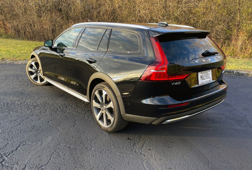 Test Drive: 2023 Volvo V60 Cross Country Ultimate | The Daily Drive |  Consumer Guide® The Daily Drive | Consumer Guide®