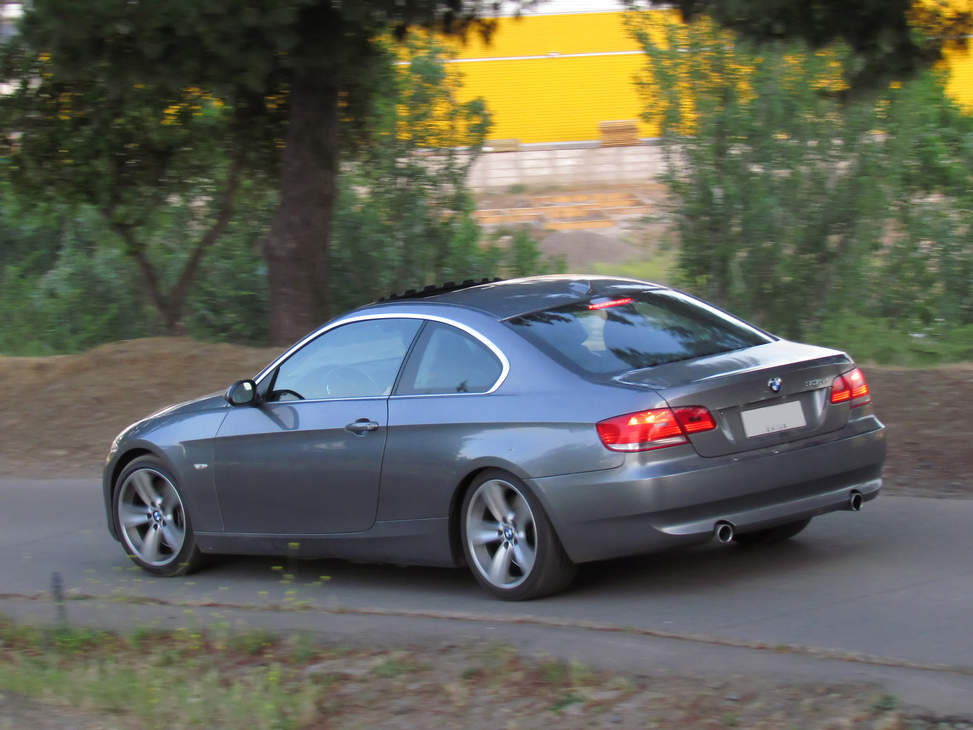 File:BMW 335i Coupe 3.0 2009 (11808940903).jpg - Wikimedia Commons