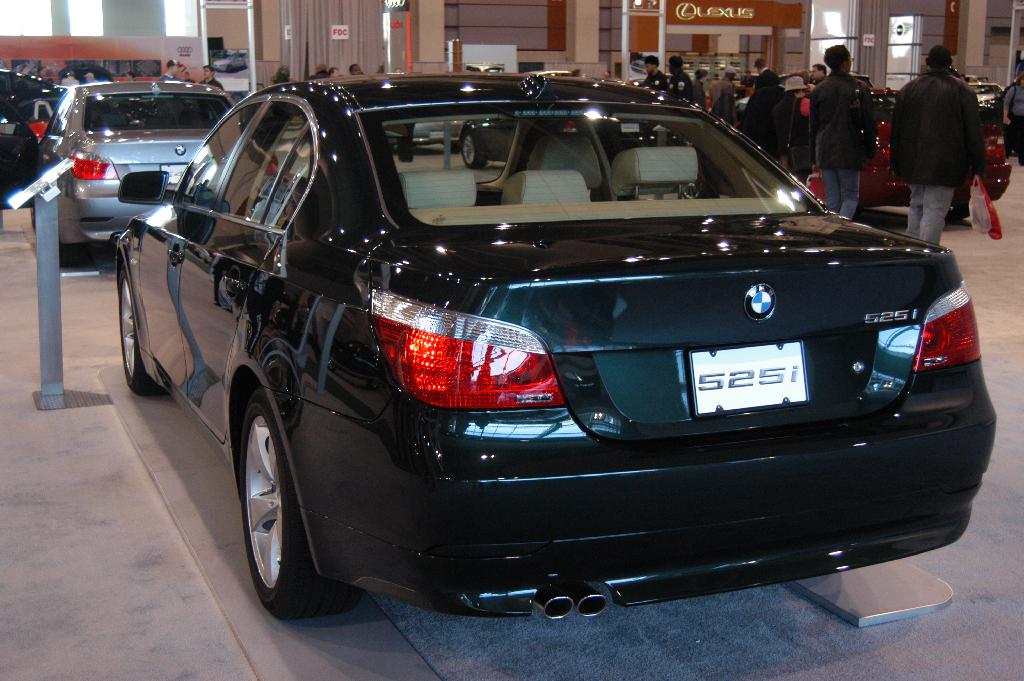 2005 BMW 525i Image. Photo 1 of 13