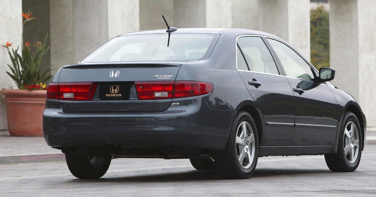 Honda's Accord Hybrid outdrives its sibling