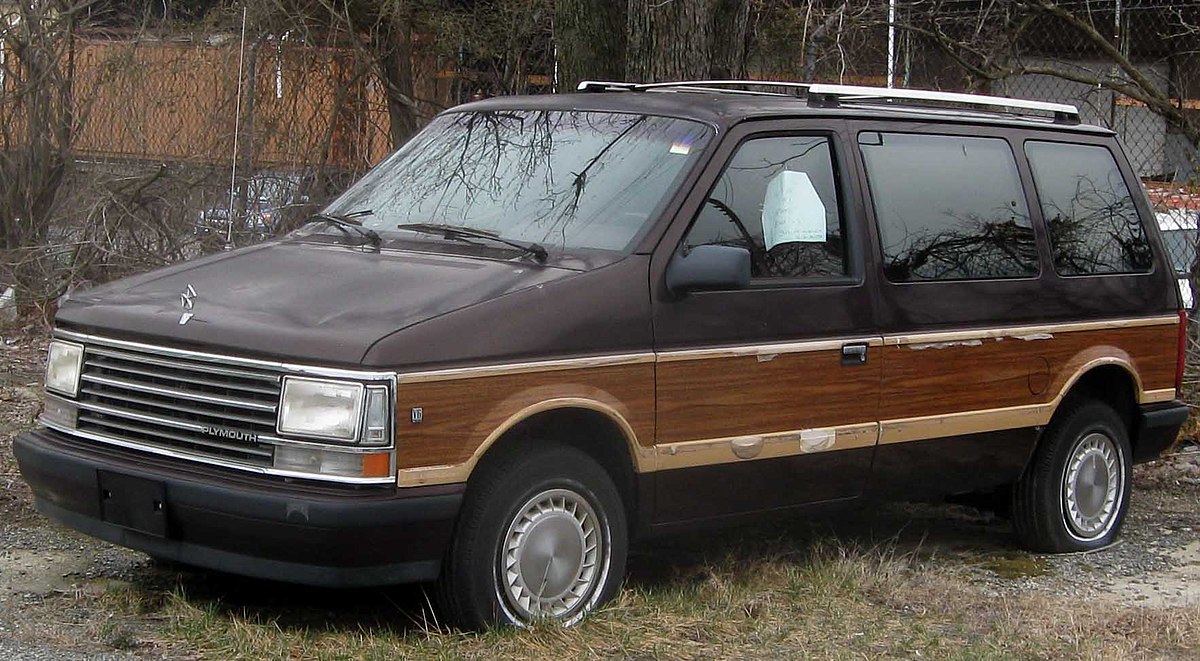 File:1990 Plymouth Voyager.jpg - Wikimedia Commons
