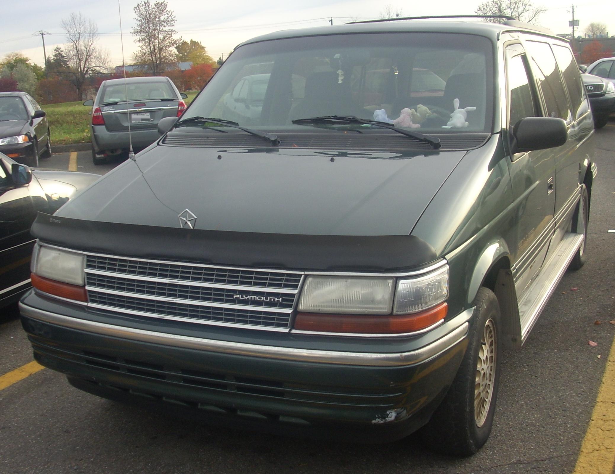 File:'92-'93 Plymouth Grand Voyager.JPG - Wikimedia Commons