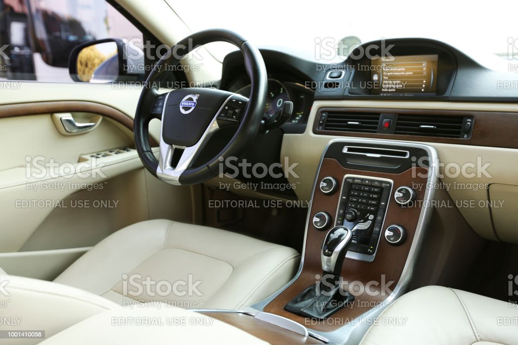 Volvo S80 Stock Photo - Download Image Now - 2014, Car, Car Interior -  iStock