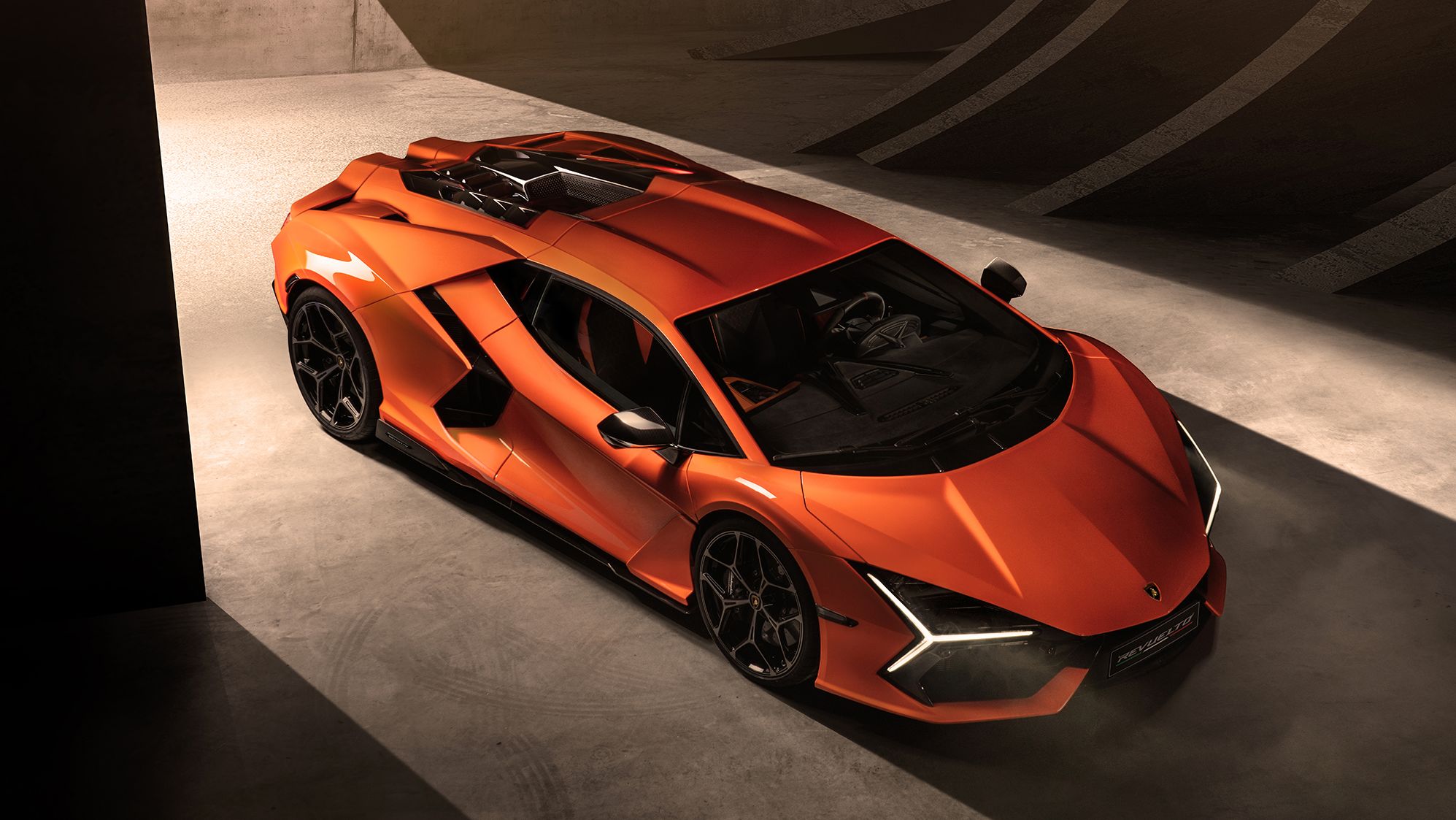 The Lamborghini Revuelto is a 1,001 horsepower hybrid supercar flagship |  CNN Business