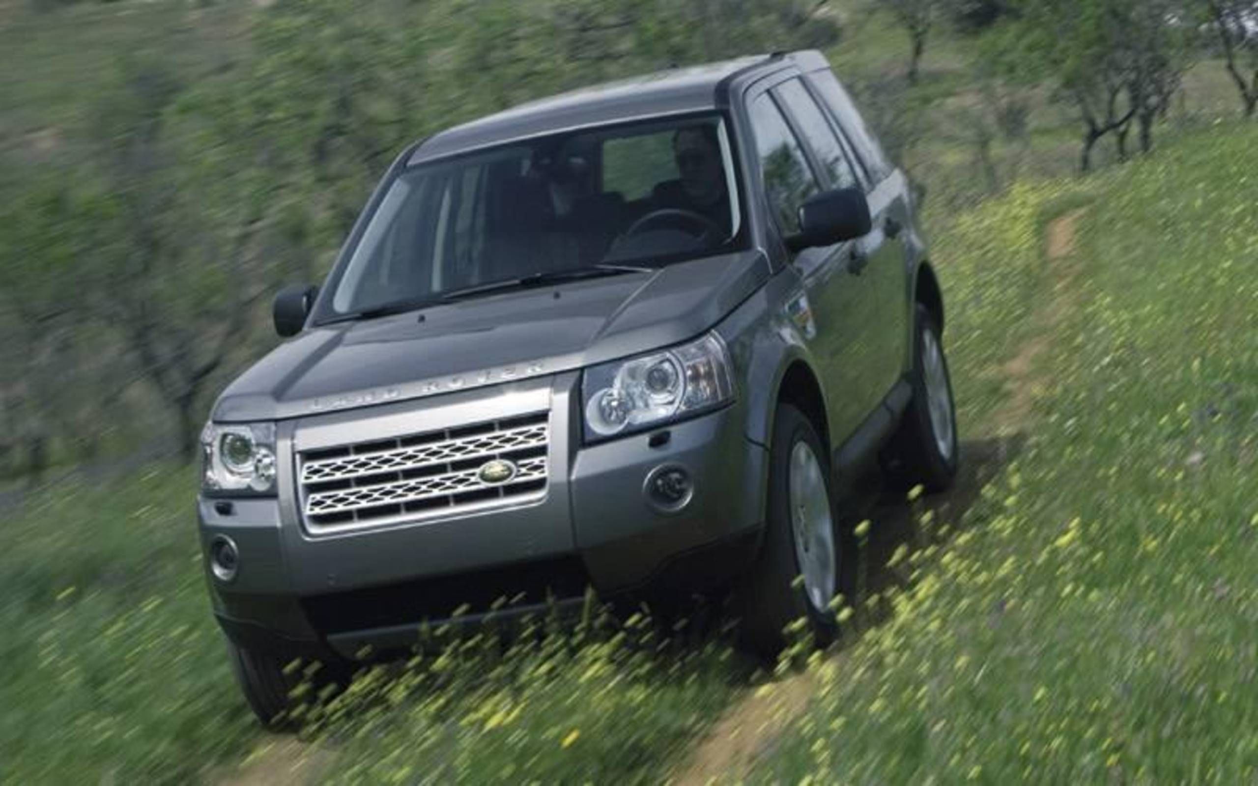 LR2 Leaves Freelander in the Dust: Land Rover's new crossover replaces  poor-selling SUV