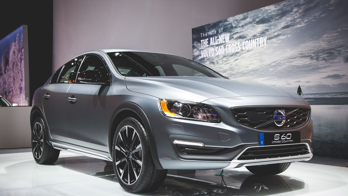 2015 Volvo S60 Cross Country Photos and Info &#8211; News &#8211; Car and  Driver