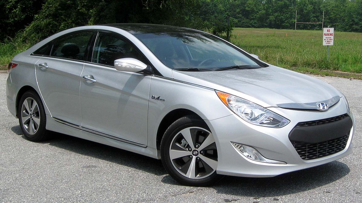 File:2011 Hyundai Sonata Hybrid -- 07-20-2011.jpg - Wikimedia Commons