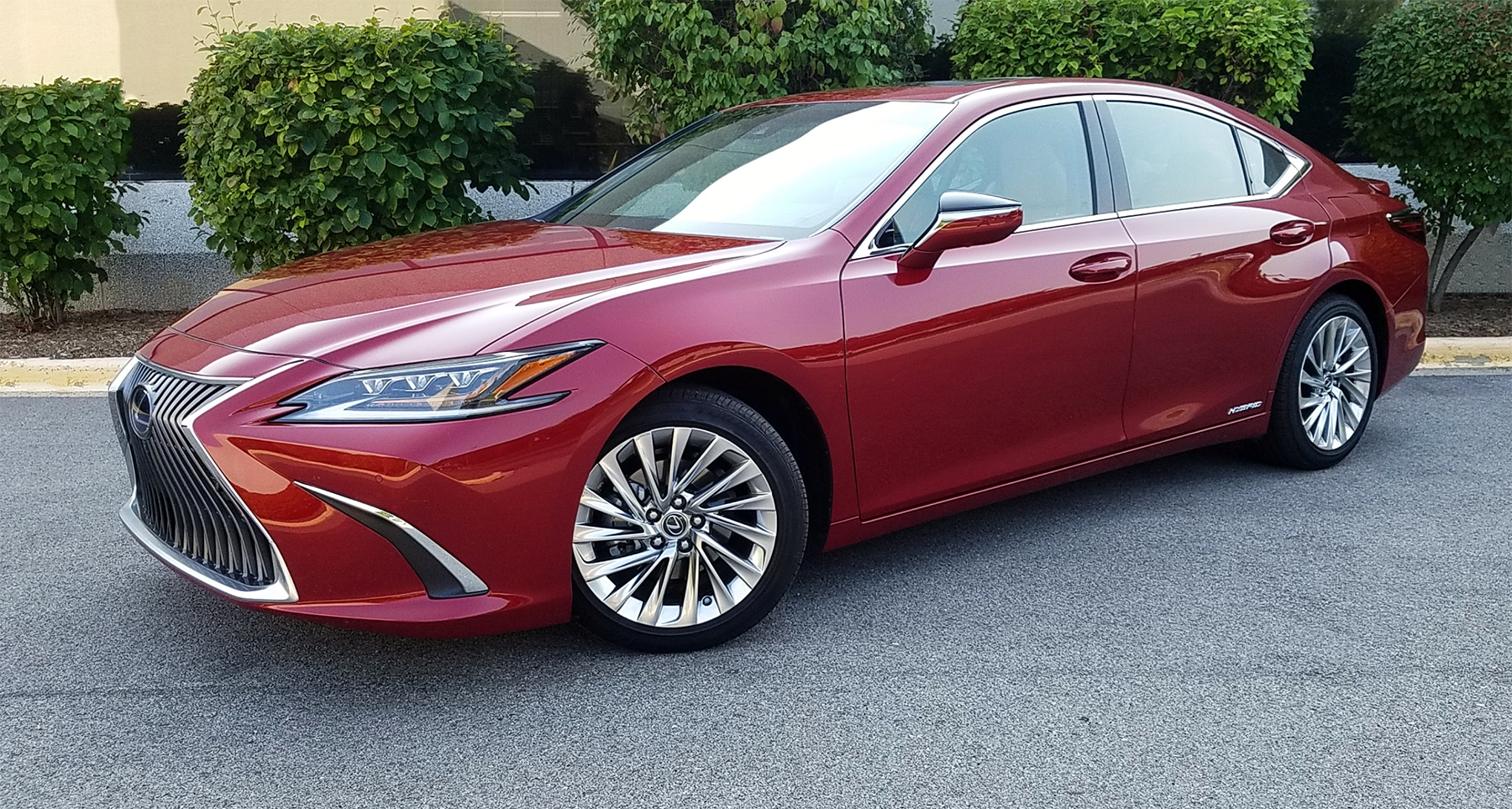 Quick Spin: 2020 Lexus ES 300h Ultra Luxury | The Daily Drive | Consumer  Guide® The Daily Drive | Consumer Guide®