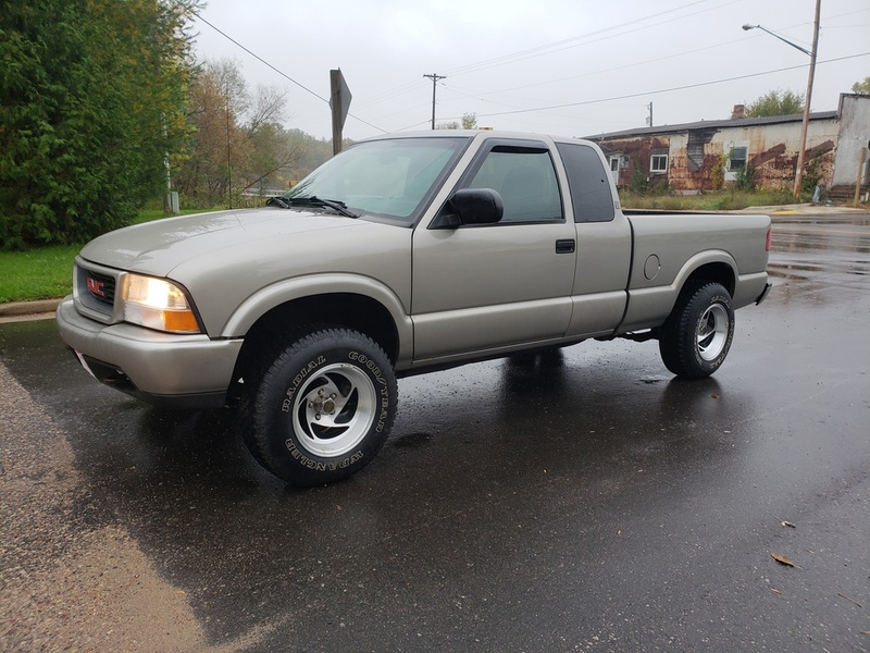 2001 GMC Sonoma SLS Extended Cab 1GTDT19W318151181 - Euhardy's Auto & Cycle  - New London, Wisconsin 54961