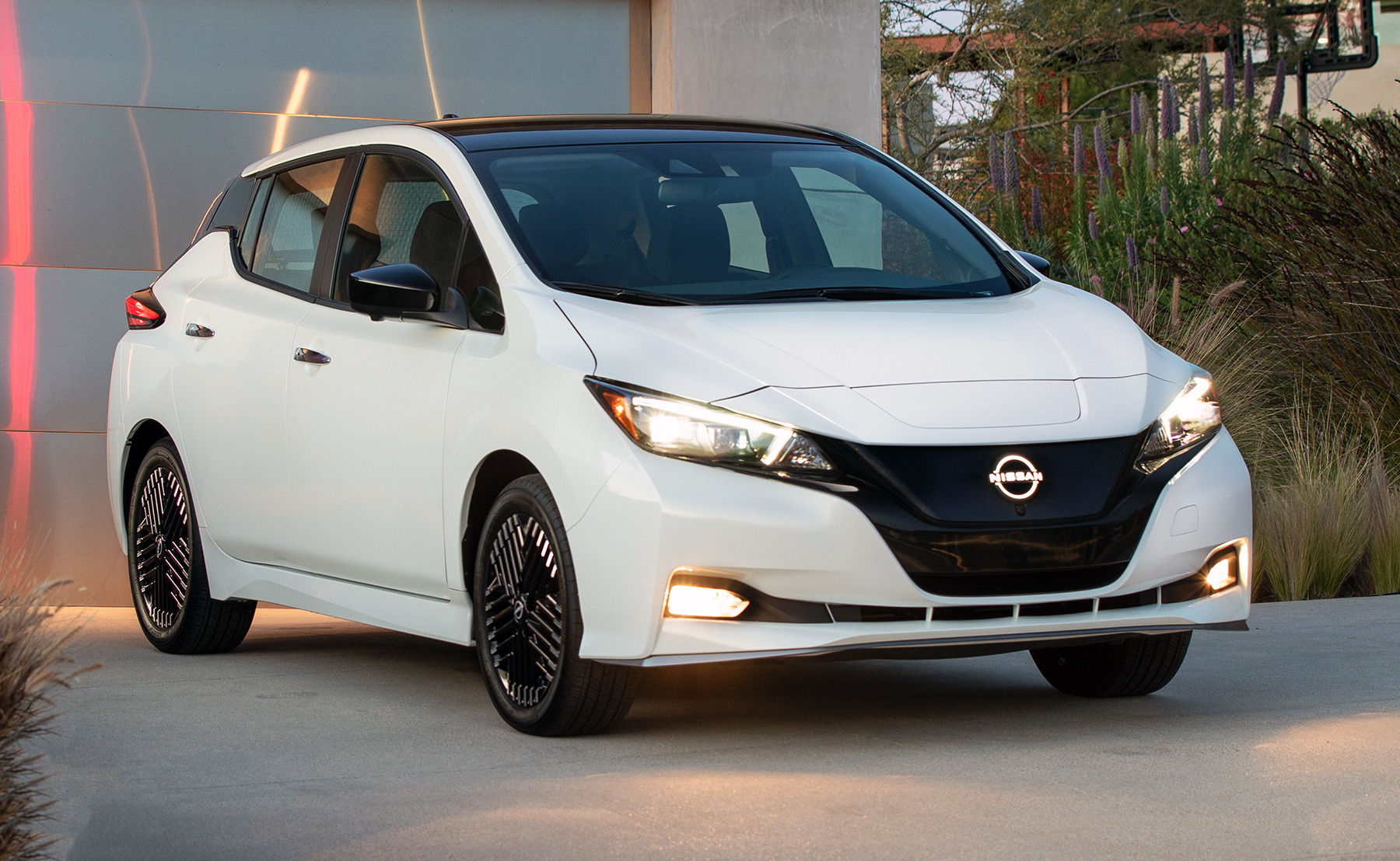 2022 New York Auto Show: 2023 Nissan Leaf | The Daily Drive | Consumer  Guide® The Daily Drive | Consumer Guide®