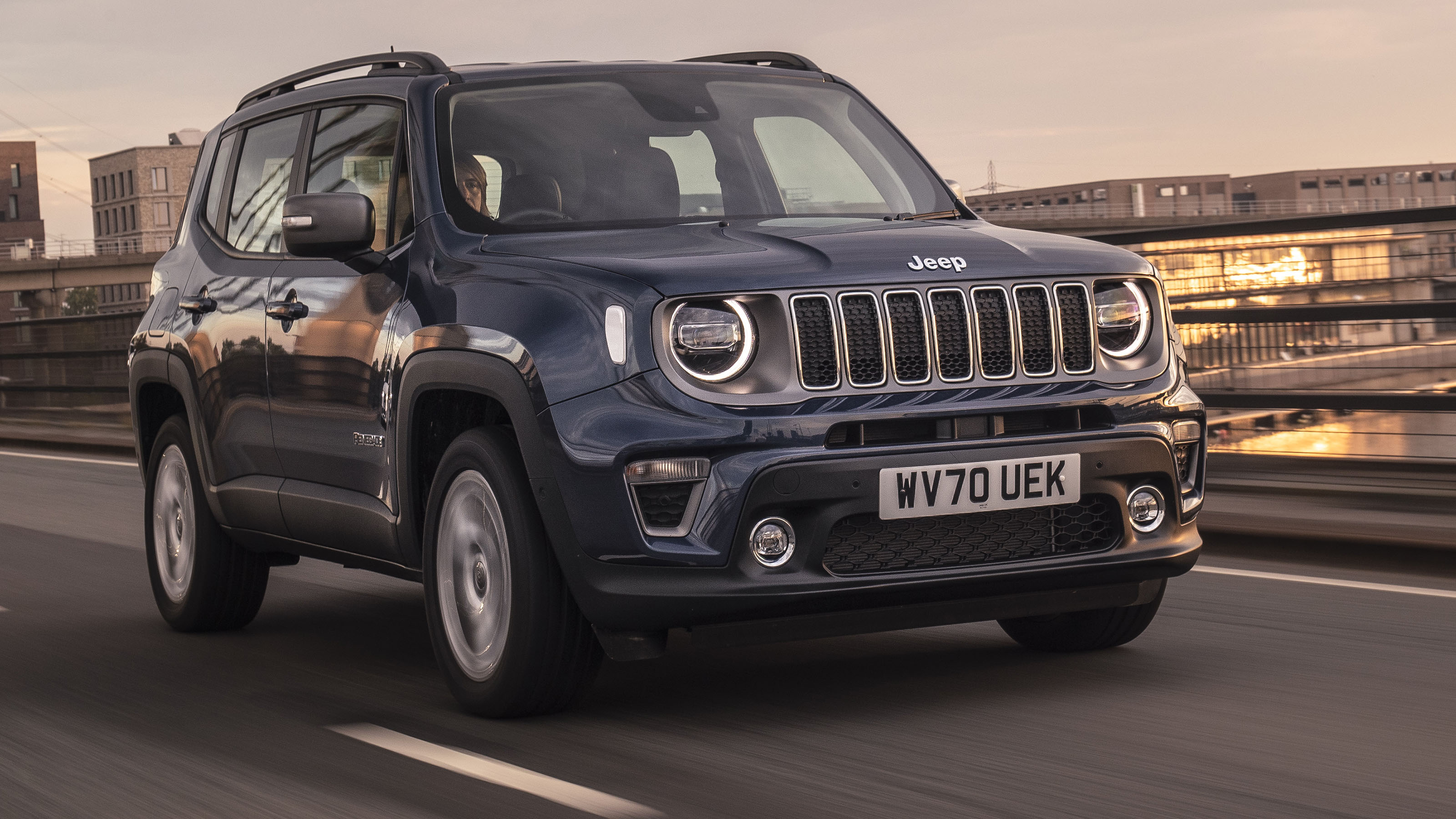 Jeep Renegade 4xe plug-in hybrid review 2022 | DrivingElectric