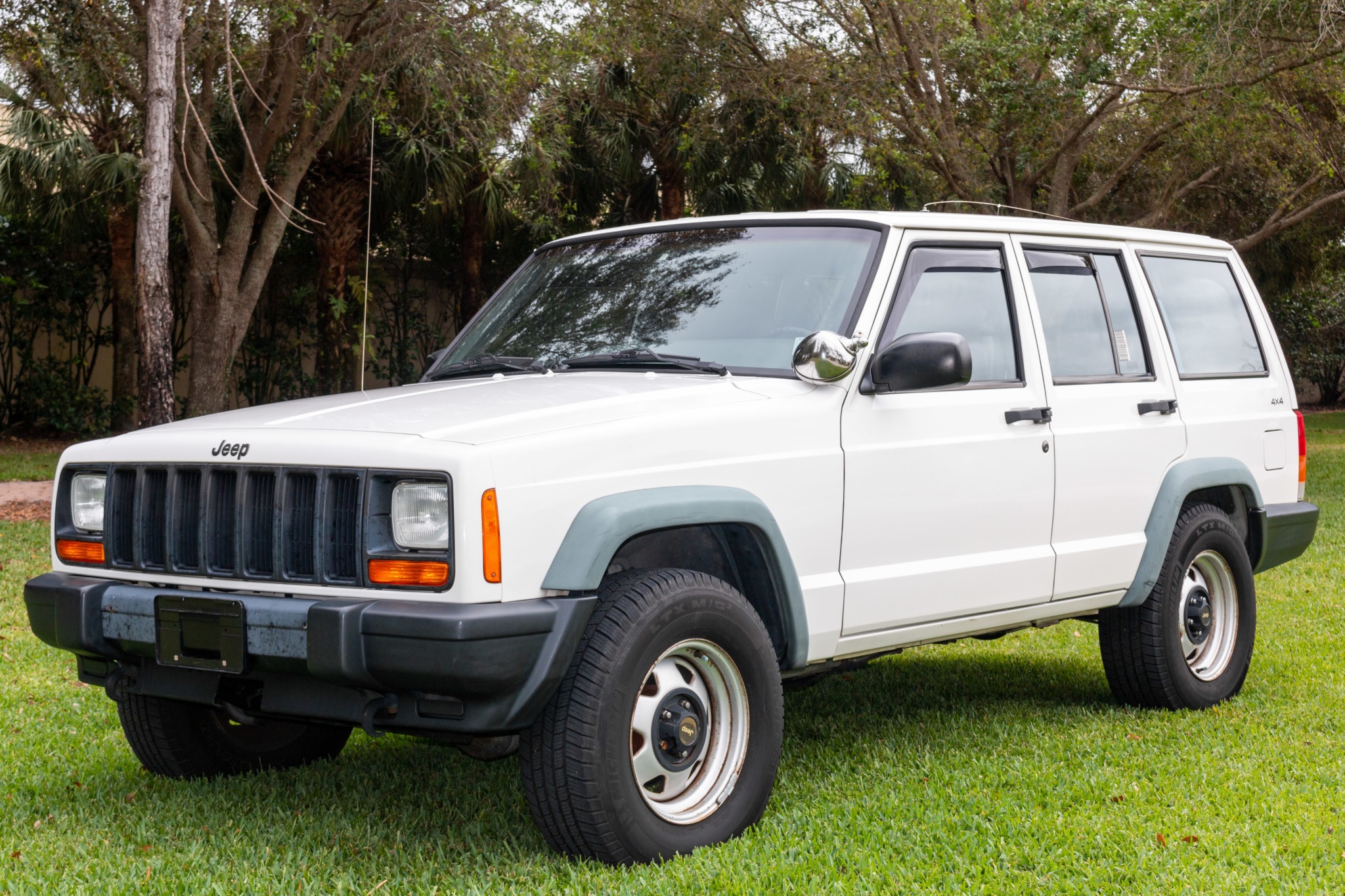 The Worst Jeep Cherokee XJ Models You Should Never Buy