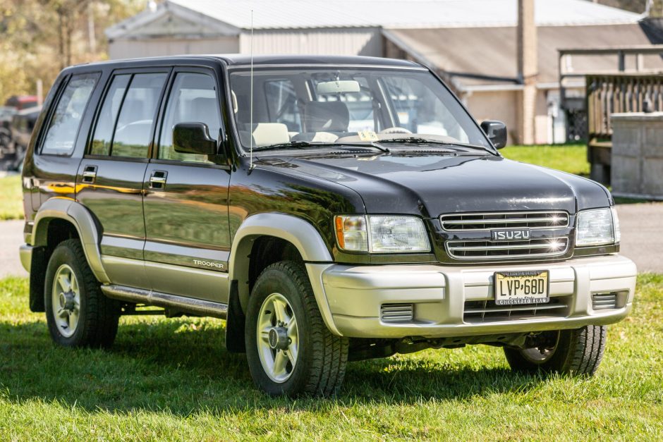 No Reserve: 465-Mile 2001 Isuzu Trooper S 4x4 for sale on BaT Auctions -  sold for $40,250 on November 22, 2022 (Lot #91,408) | Bring a Trailer