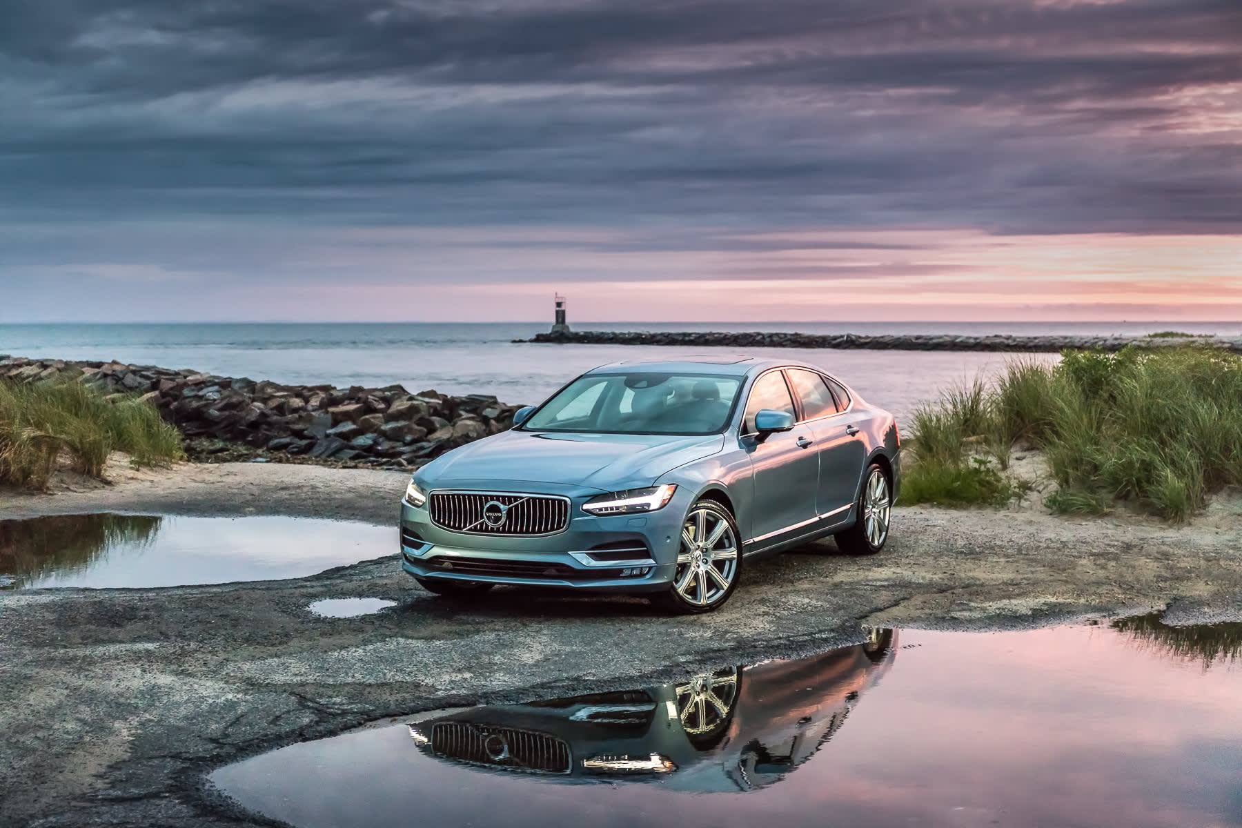2017 Volvo S90 review, a high-tech luxury sedan