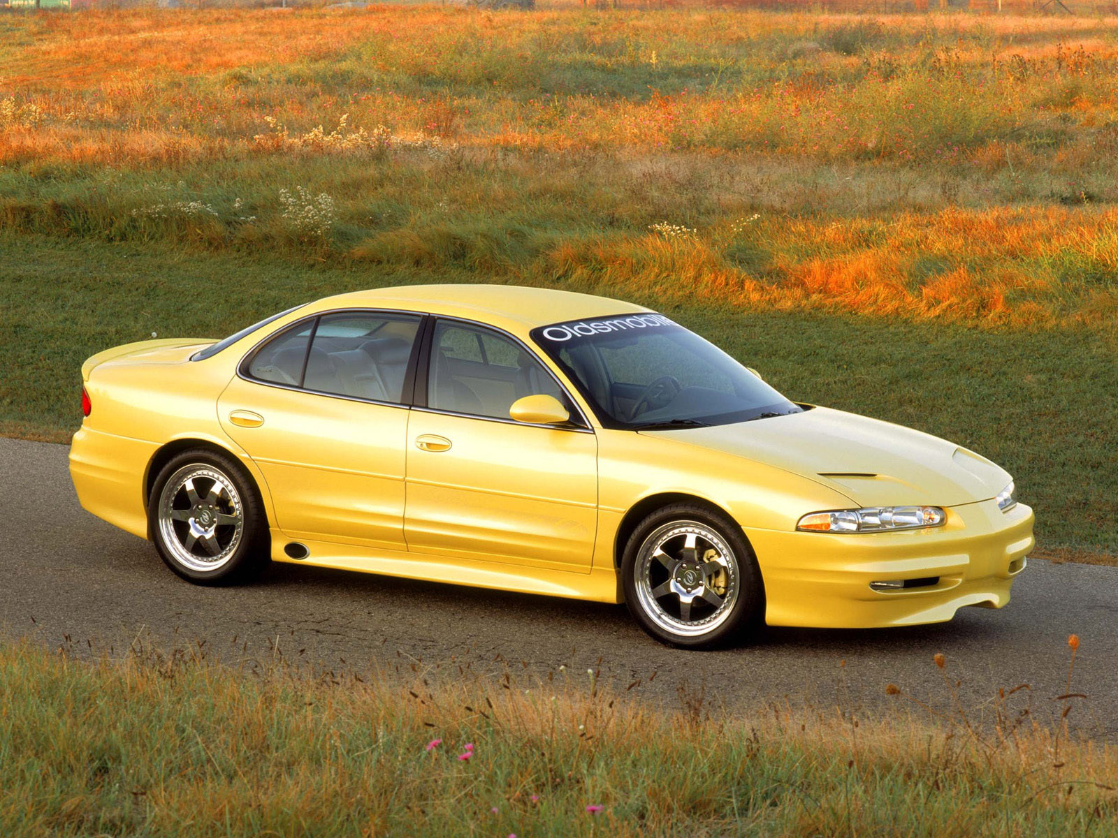 2000 Oldsmobile Intrigue tuning wallpaper | 1600x1200 | 107164 | WallpaperUP