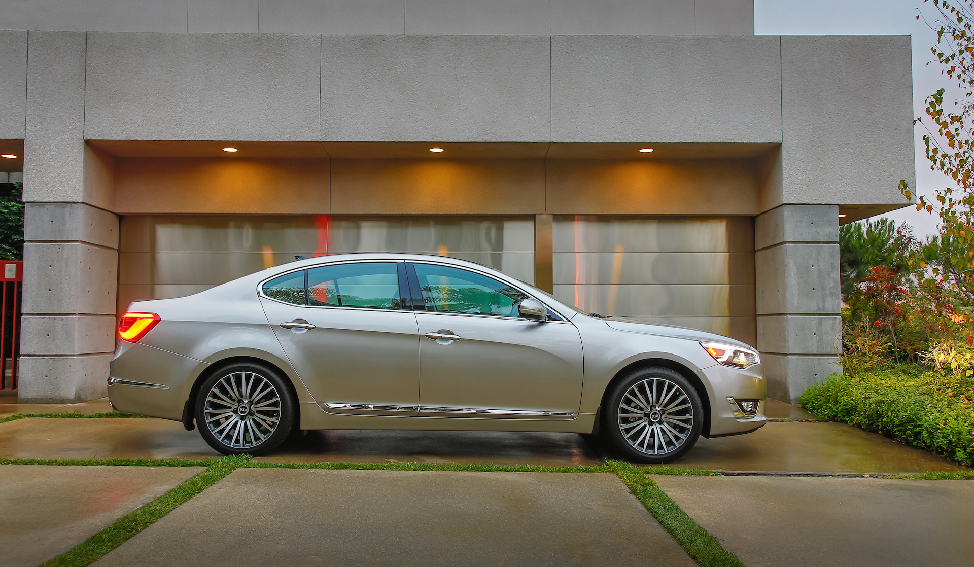 2016 Kia Cadenza Review, Ratings, Specs, Prices, and Photos - The Car  Connection