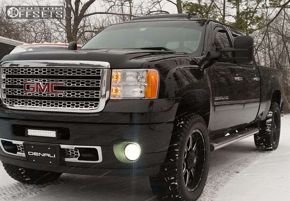 2011 GMC Sierra 2500 HD with 22x9.5 25 Fuel Maverick and 33/12.5R22 Atturo  Trail Blade MT and Leveling Kit | Custom Offsets