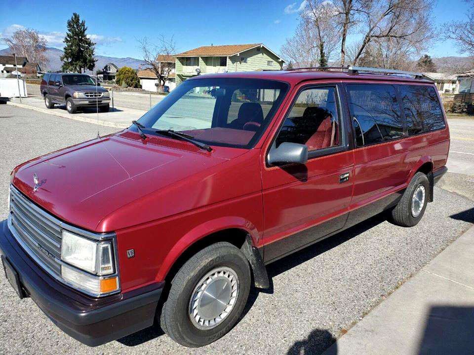 1990 Plymouth Grand Voyager LE