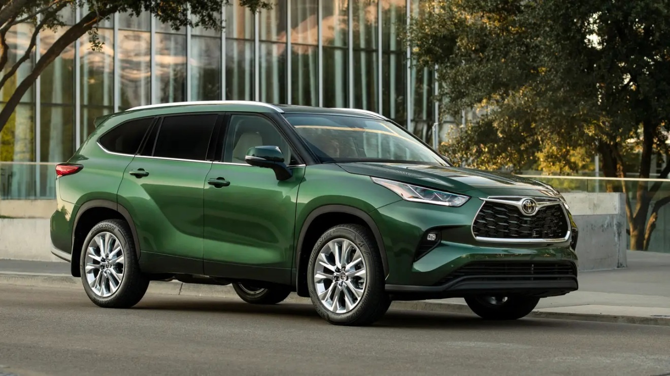 Less Power Actually Helps the 2023 Toyota Highlander