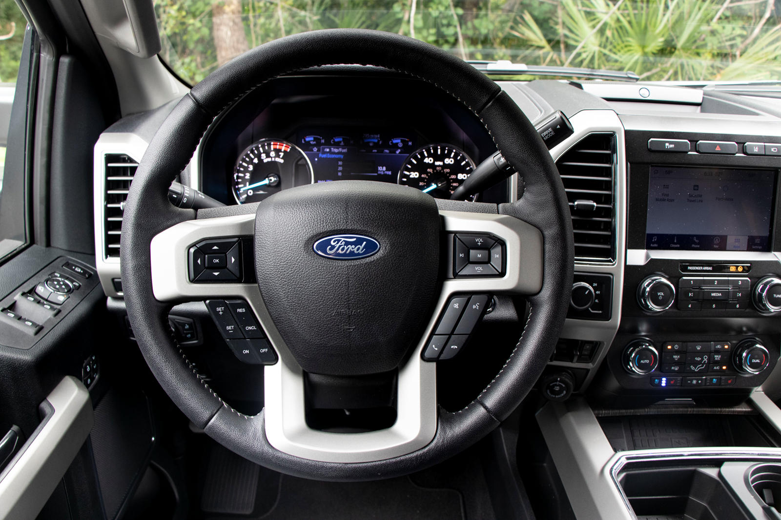 2022 Ford F-250 Super Duty Interior Dimensions: Seating, Cargo Space &  Trunk Size - Photos | CarBuzz